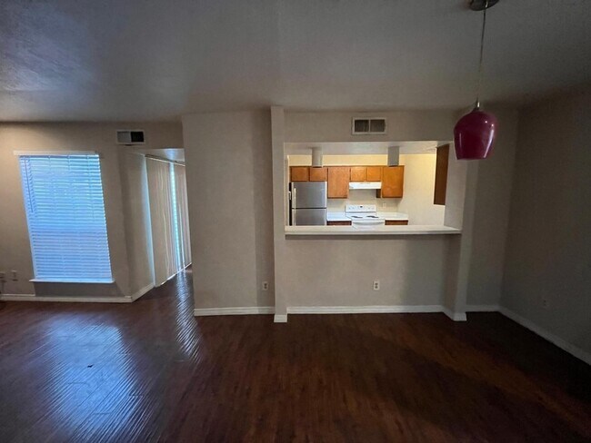 Building Photo - 9809 Richmond Ave.