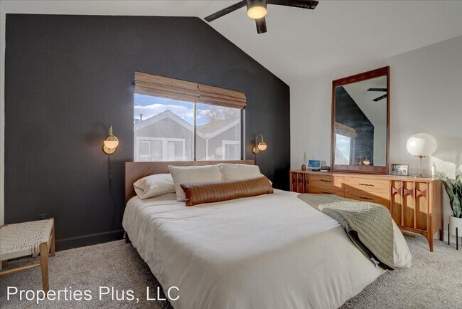Building Photo - 2 br, 2.5 bath House - 6590 W 84th Circle ...