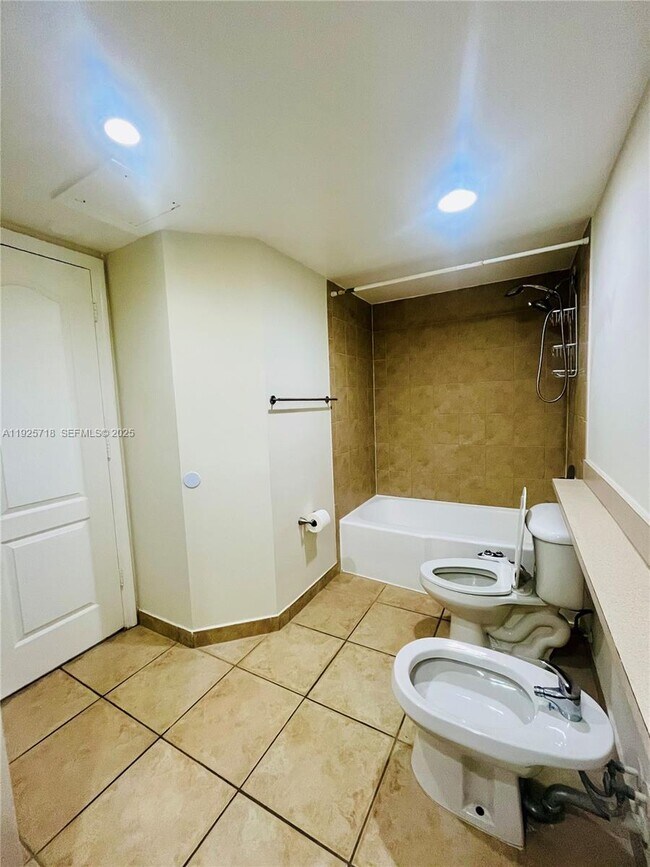 Building Photo - 5600 Collins Ave