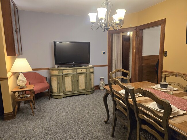 Building Photo - 437 S Craig Pl