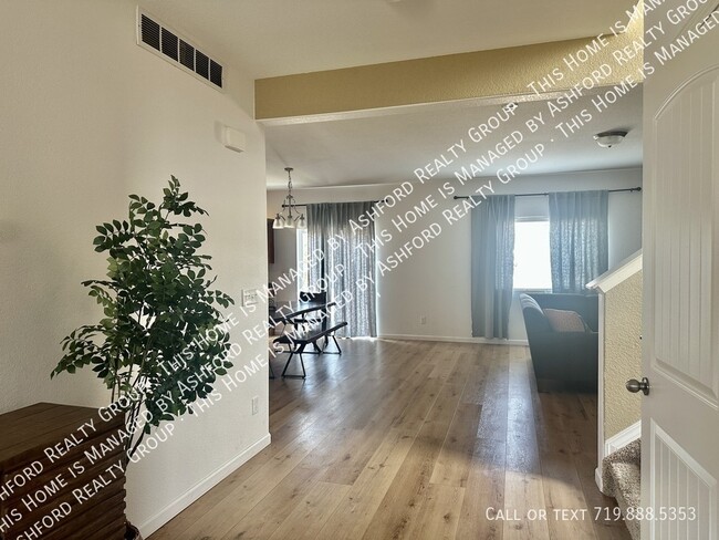 Building Photo - 3755 Reindeer Cir