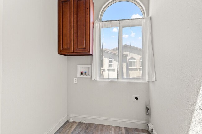 Building Photo - 1781 Bali Terrace