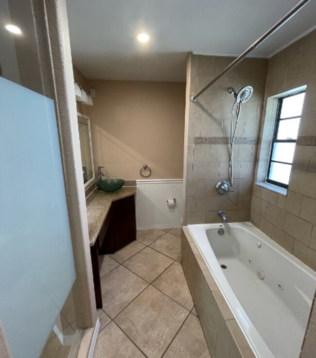 Building Photo - Coming Soon! 3/2 Single Family - Great Loc...