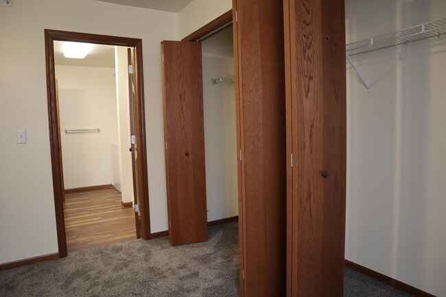 Building Photo - 106 Gardens Ct