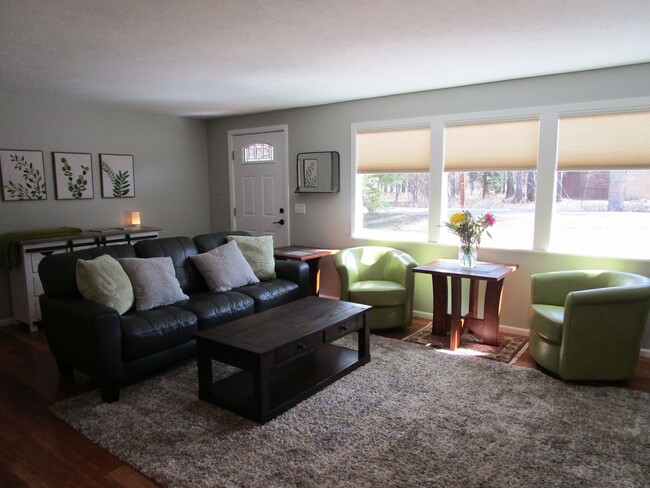 Building Photo - Charming  Furnished 3 bedroom Home in Whitefish