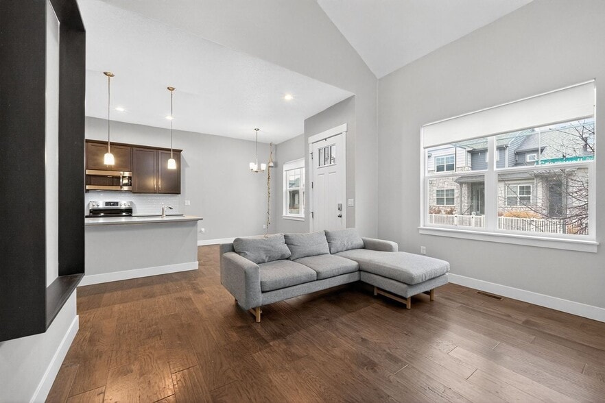 Building Photo - 8479 Cromwell Dr