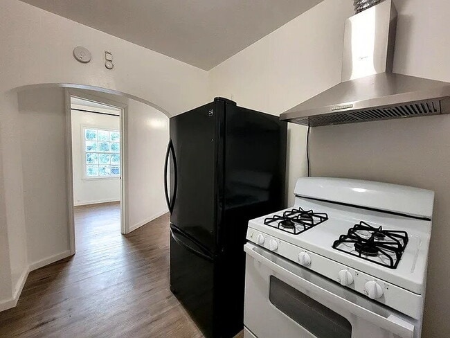 Building Photo - Nice and comfortable home