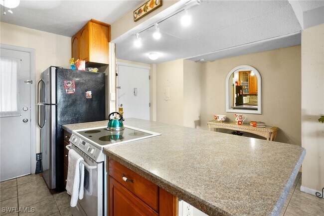 Building Photo - 1766 Cape Coral Pkwy E