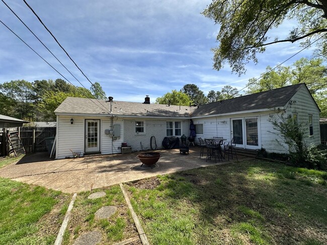 Building Photo - 1221 W Perkins Rd