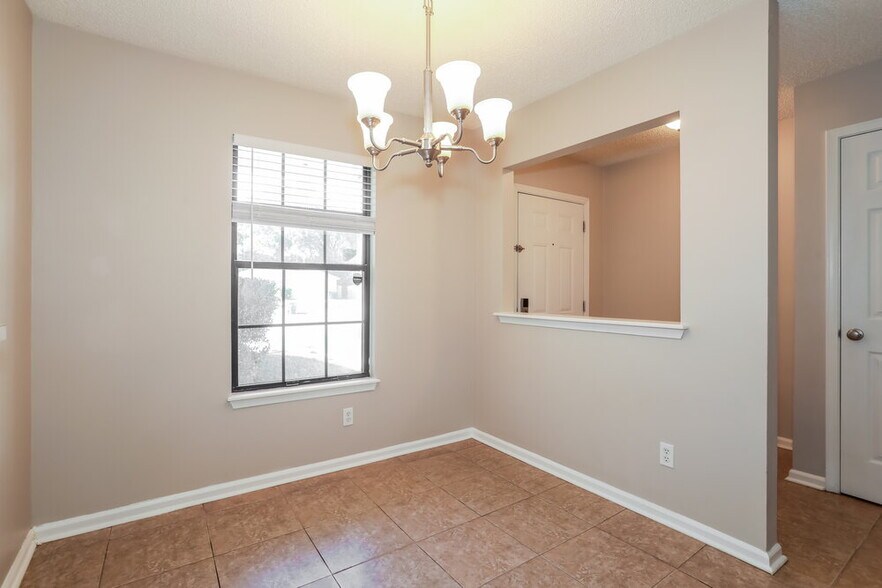 Building Photo - 10827 Carrington Ct