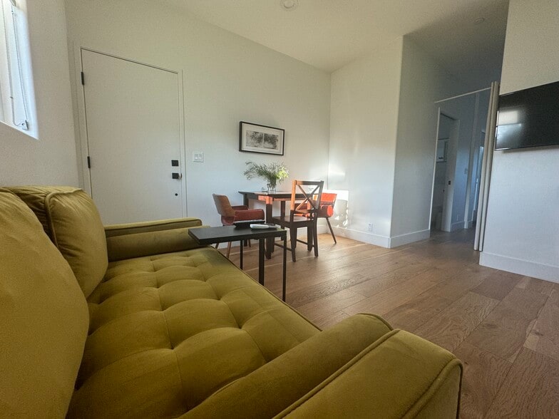 livingroom/dining area - 648 E Fairview Blvd