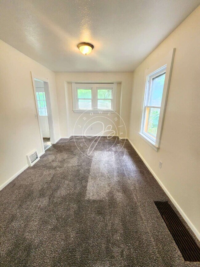 Building Photo - Spacious 3-Bedroom Home in West Toledo