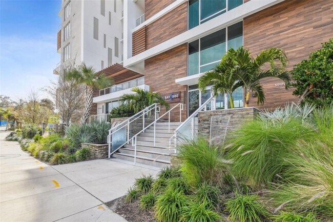 Building Photo - 920 N Osceola Ave