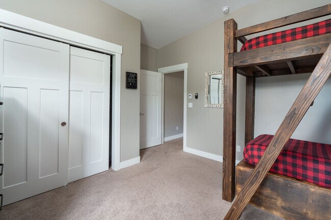 Building Photo - 278 Mountain Willow Dr