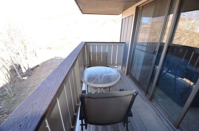 Building Photo - Dillon Valley East Condo! Great Natural Light!