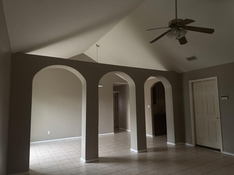 Building Photo - 2951 McCormack Dr