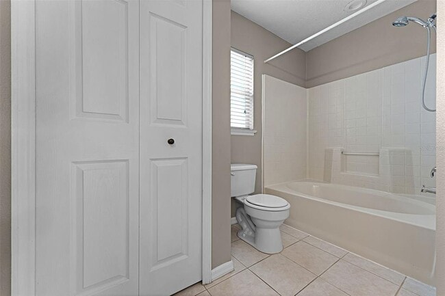 Building Photo - 4033 Forest Island Dr