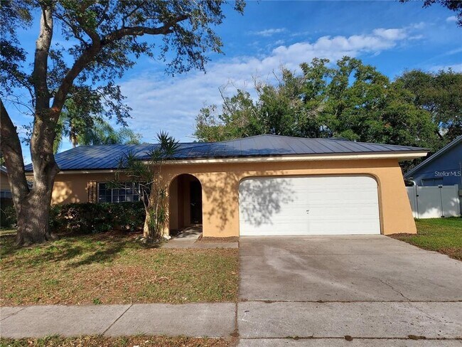 Building Photo - 2001 Groveland Rd