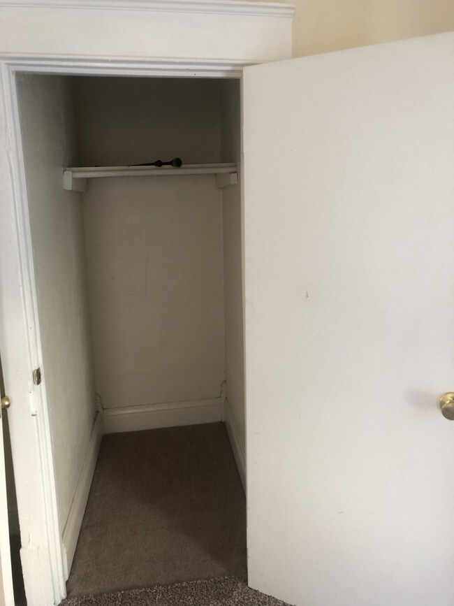 Building Photo - 114 S 6th St