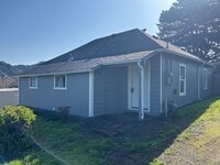 Building Photo - Pet-Friendly 2BD/1BA Home in Rio Dell!
