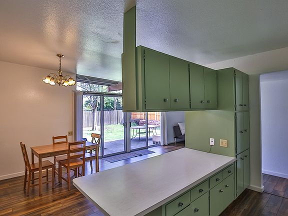 Building Photo - "Charming 3-Bedroom Home with Granite Touc...