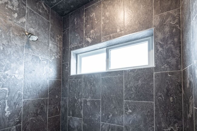 Building Photo - L2422OY