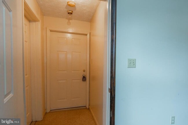 Building Photo - 32 Patrick Henry Way