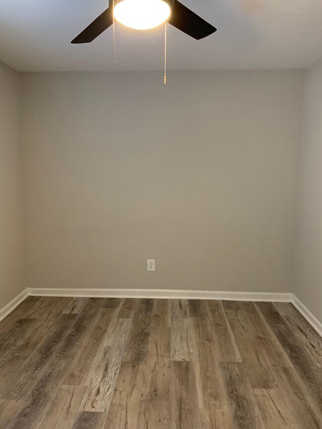 Building Photo - 5302