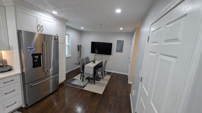 Building Photo - 20 Winterberry Way