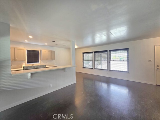 Building Photo - 527 N San Antonio Ave