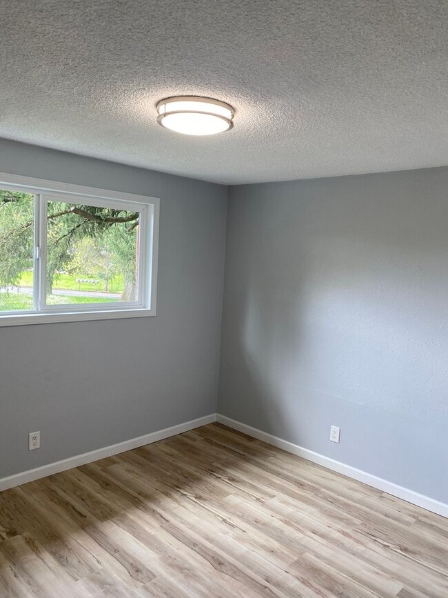 Building Photo - HSM01 ~ 1555/1565 Copping Street