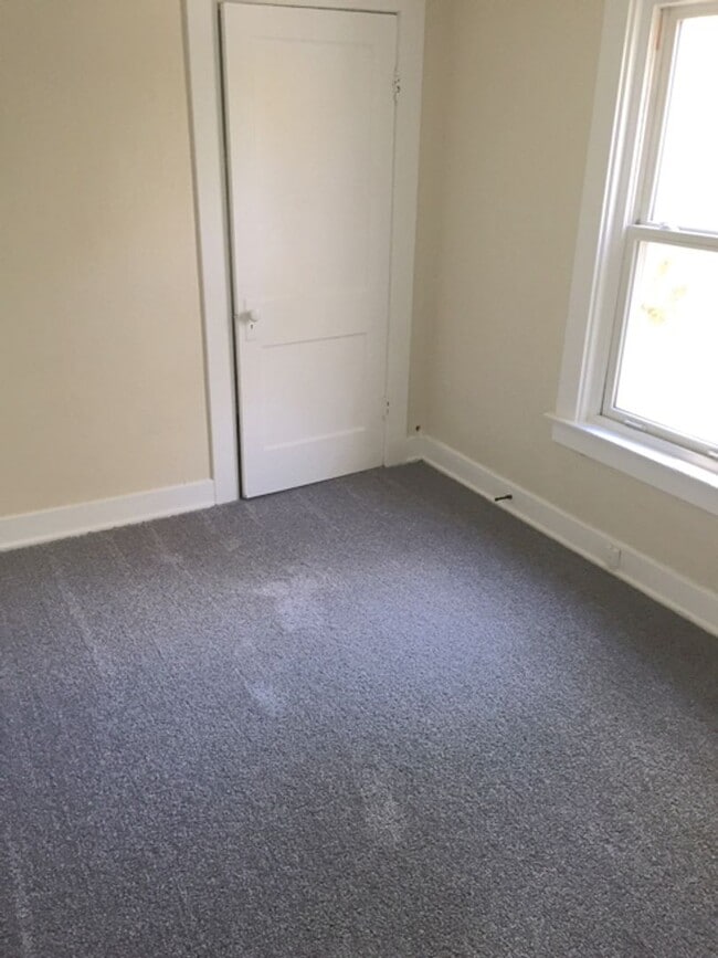 Building Photo - 3 bedroom 1 bath