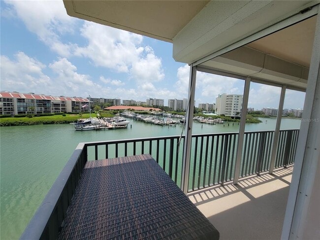 Building Photo - 7600 Sun Island Dr S