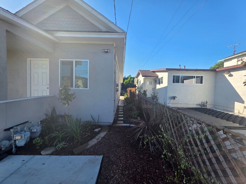 Building Photo - 247 W Sepulveda St