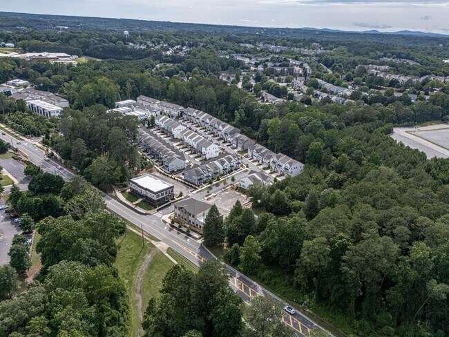 Building Photo - 499 Bishop Ln