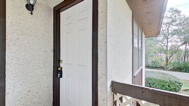 Building Photo - Beautiful Upstairs 2 bedroom 1 1/2 bath Ap...