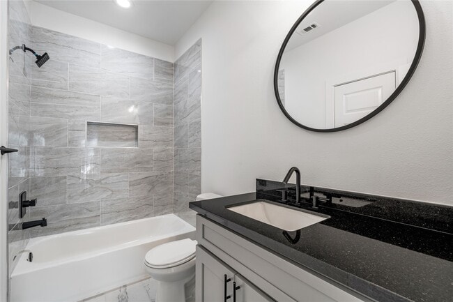 Building Photo - 2213 Lee St