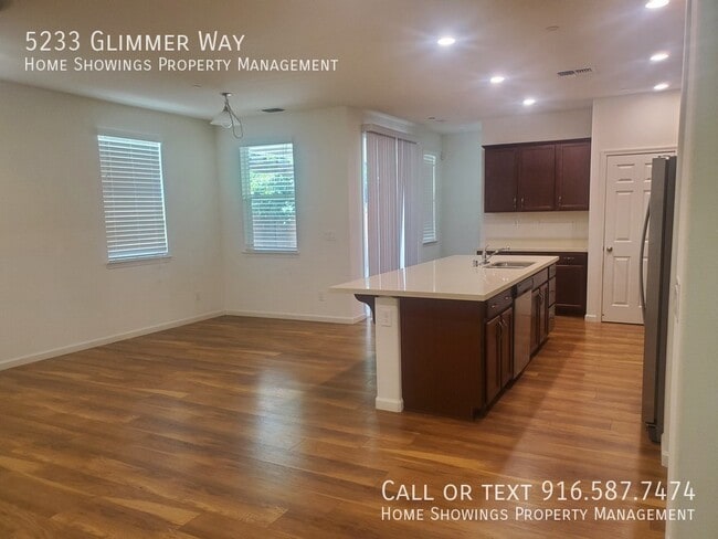 Building Photo - 5233 Glimmer Way