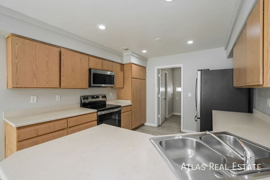 Building Photo - 4834 N Genoa St