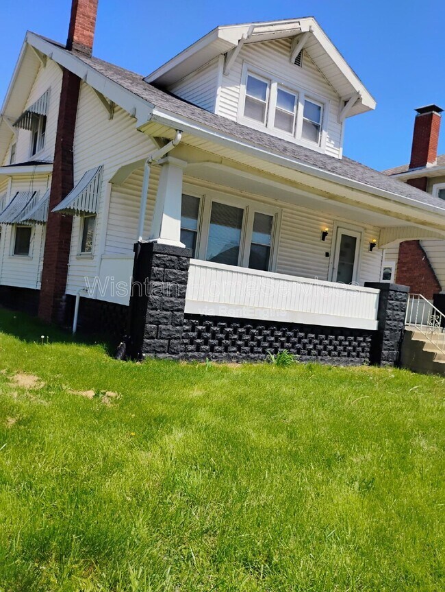 Building Photo - 159 W Locust St