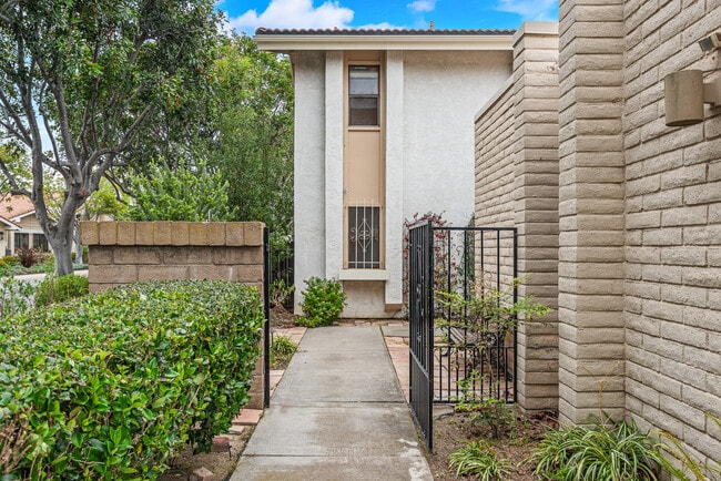 Building Photo - 1696 Caminito Aliviado