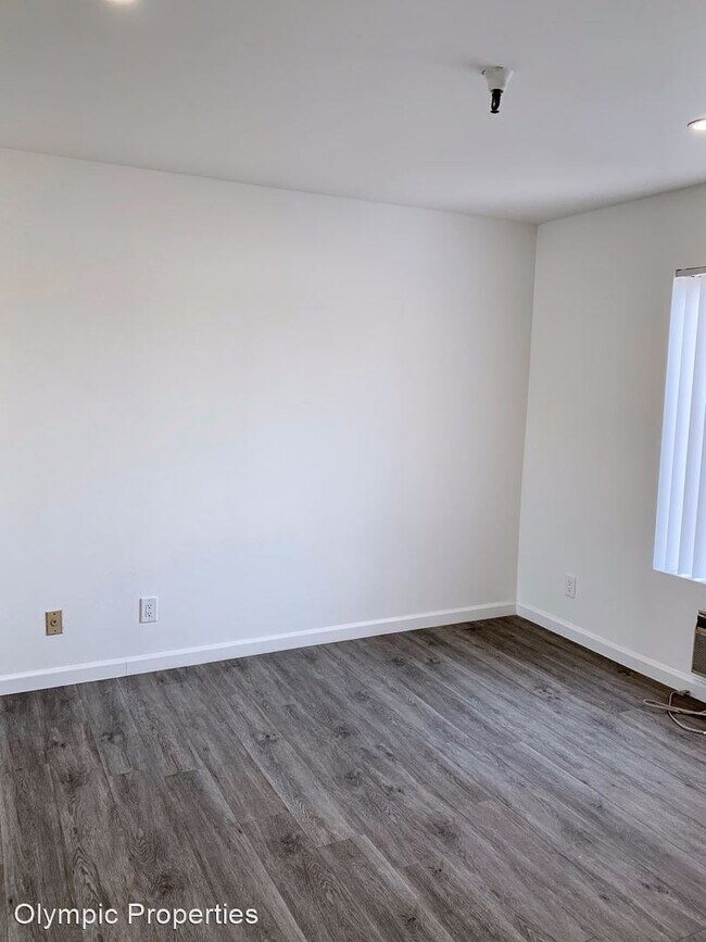 Building Photo - 3746 Mentone Ave