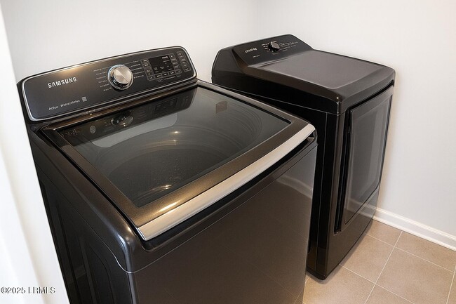 Building Photo - 15 Chauga St