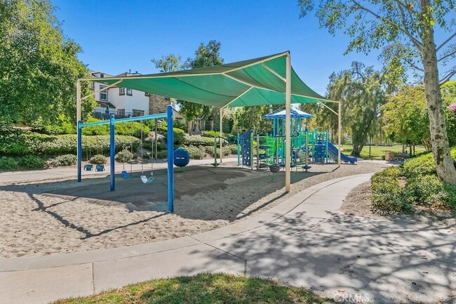 Building Photo - 3 Amesbury Ct