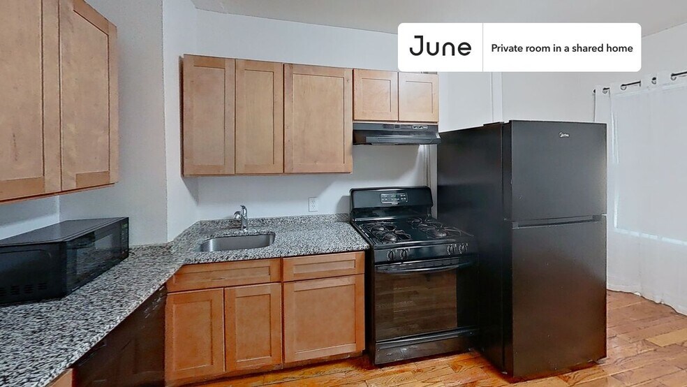 Building Photo - Private bedroom in 4 bed/1 bath Home