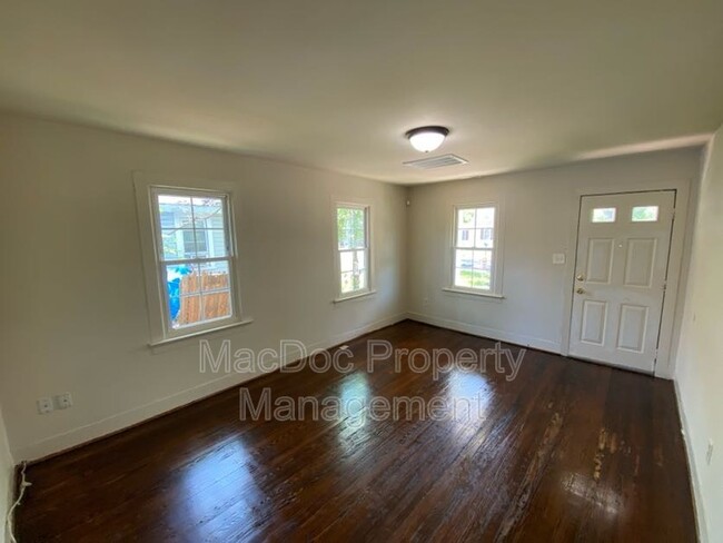 Building Photo - 188 Mansfield St