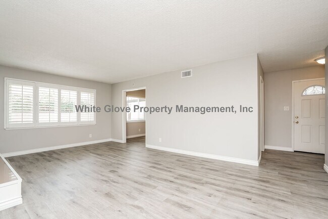Building Photo - Beautiful 3 Bedroom Fullerton Home with Pool