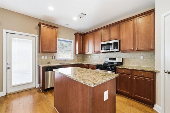 Building Photo - 2532 Village Creek Landing SE