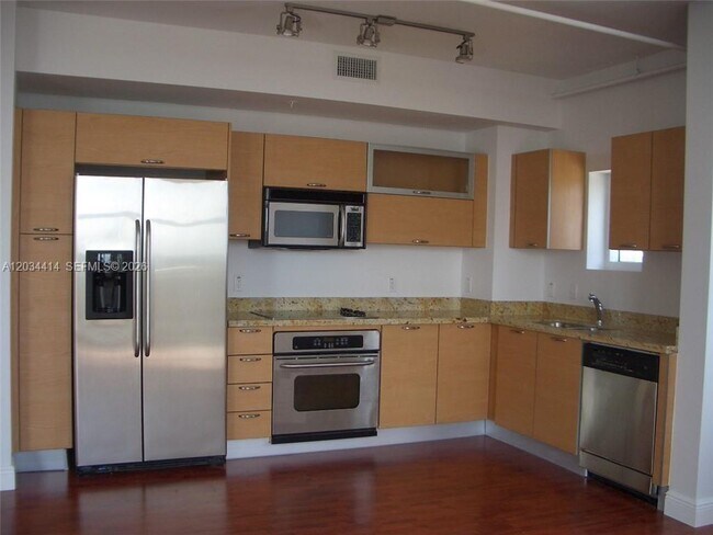 Building Photo - 3180 SW 22nd Terrace