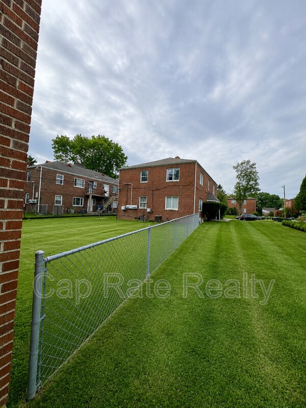 Building Photo - 94 N Hampton Rd